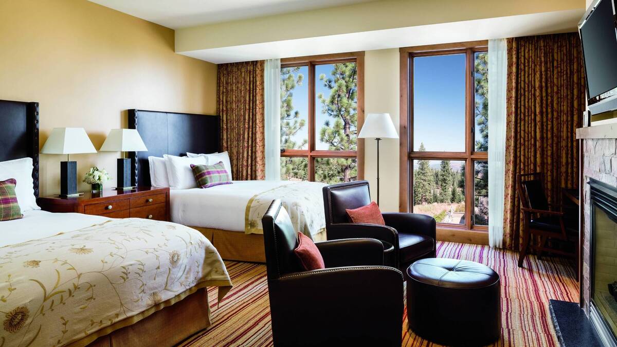  Club Level Guest Room Two Queens