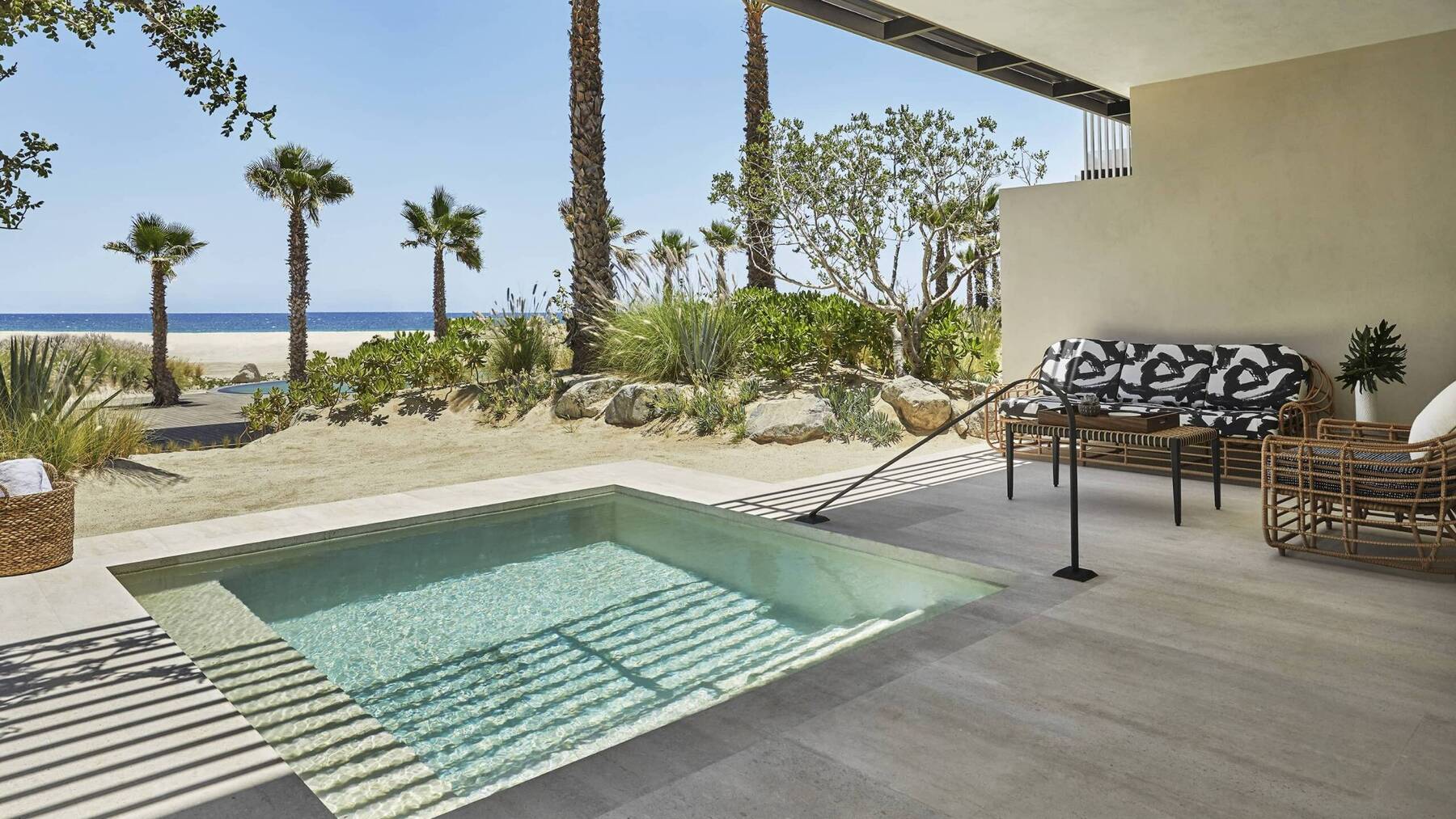 Oceanfront Plunge Pool Suite