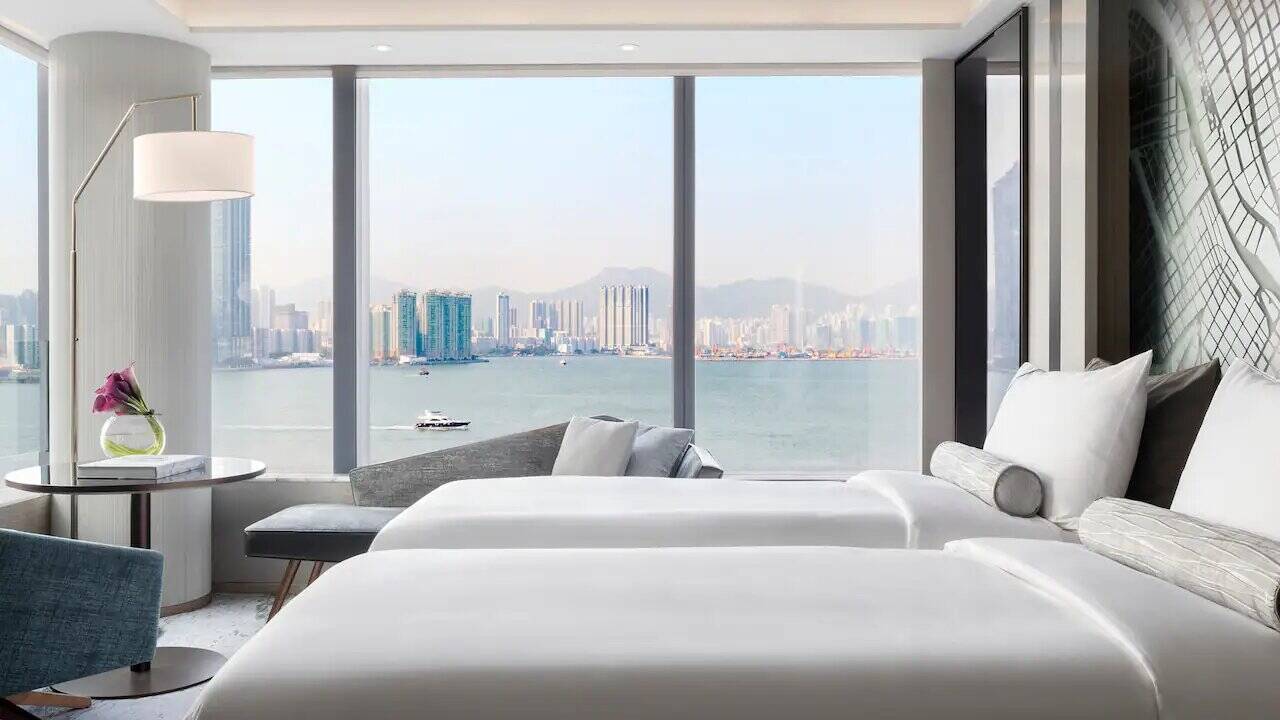 Two Twin Beds Harbour View Deluxe with Victoria Harbour Lounge Access