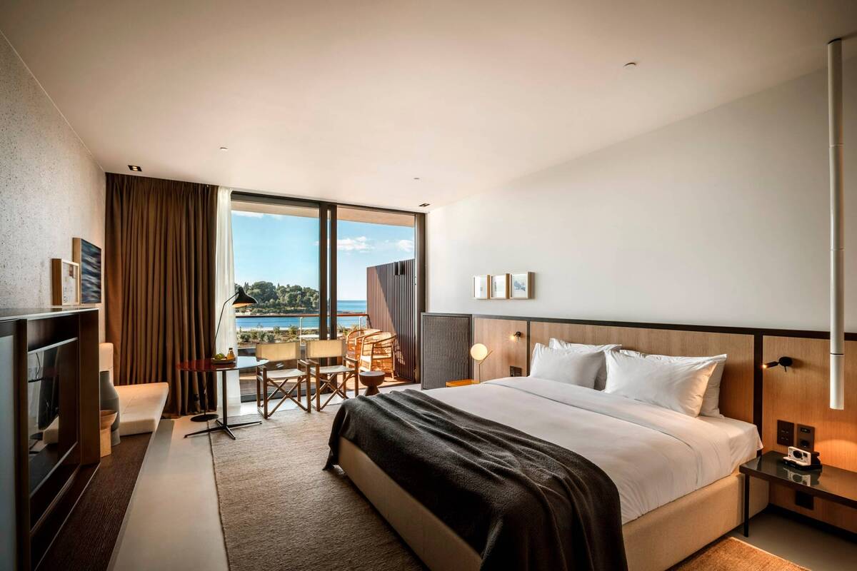Connecting Sea View Room