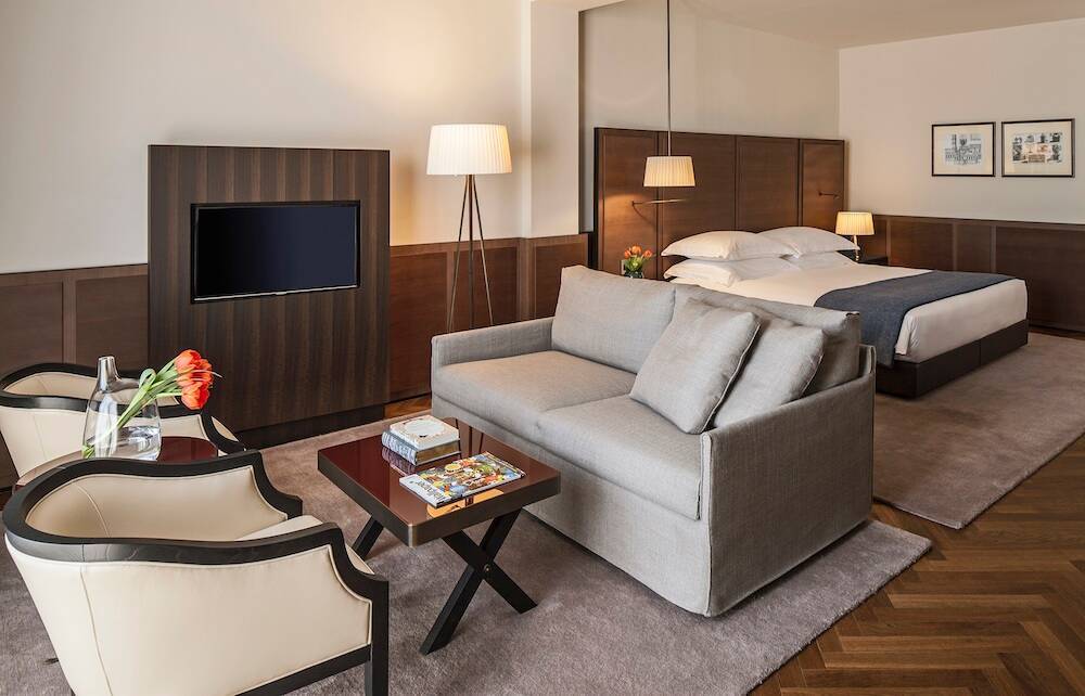 Junior Suite Old City View