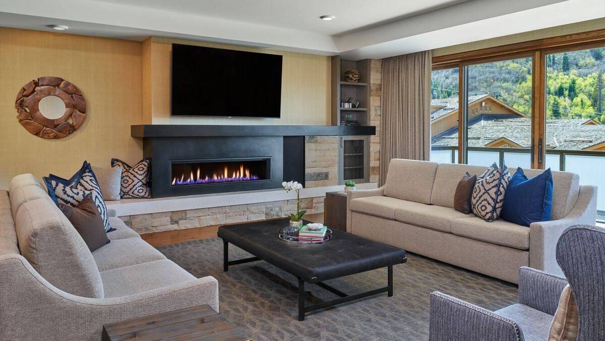 Snow Park Three Bedroom Residence Balcony Fireplace 