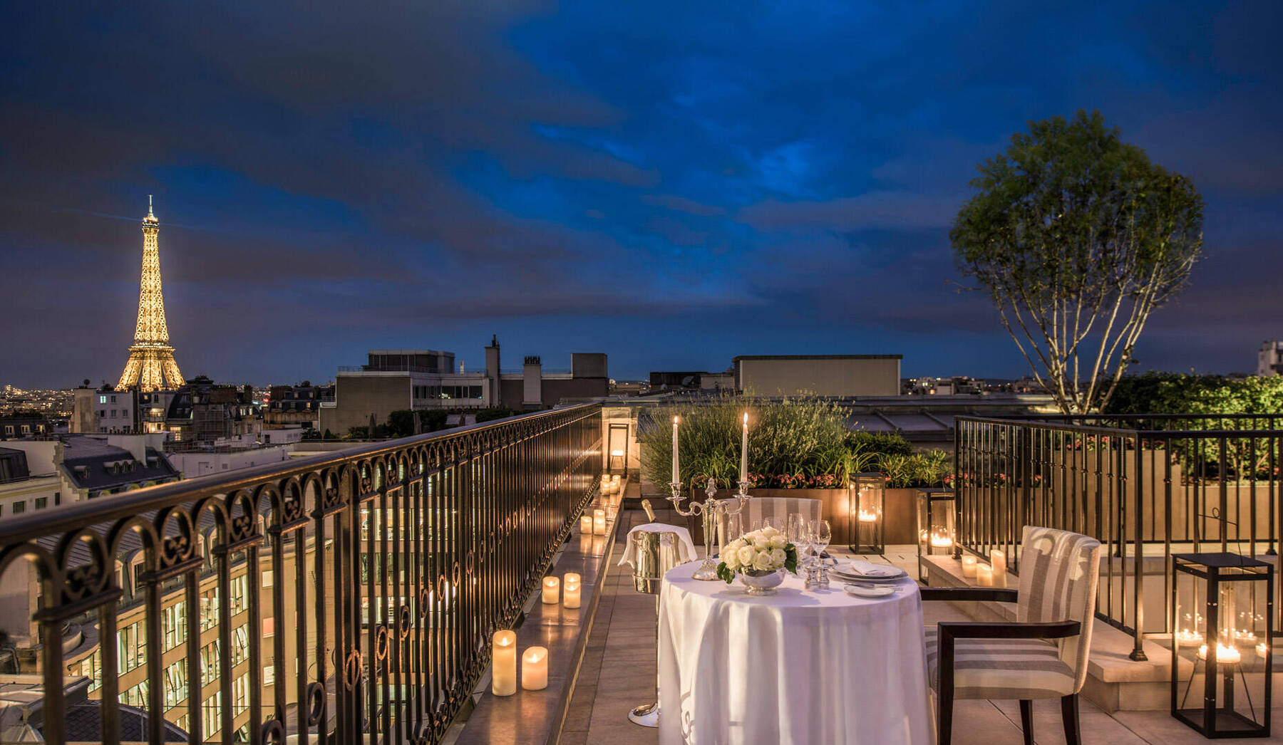 Rooftop Eiffel Tower Suite