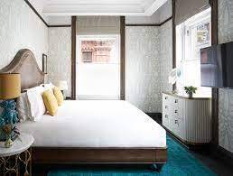 Deluxe Corner Suite 