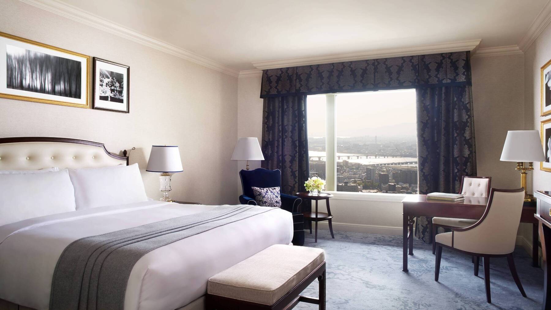 CLUB LEVEL SUPERIOR KING ROOM