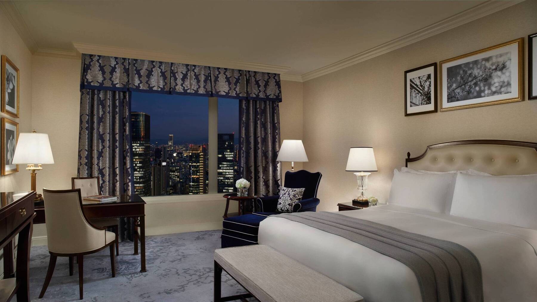 CLUB LEVEL SUPERIOR KING ROOM