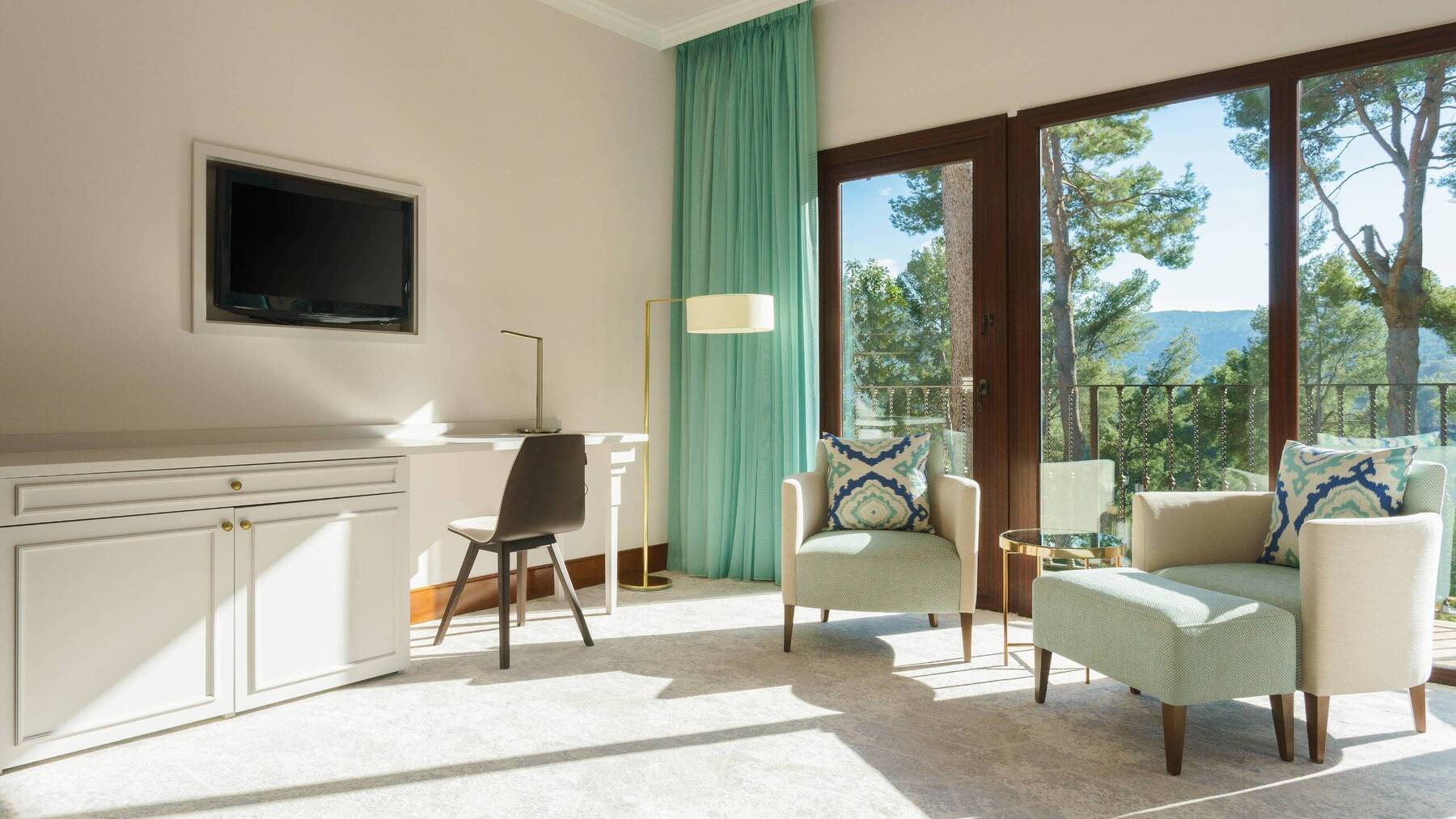 Classic Queen Garden view Balcony