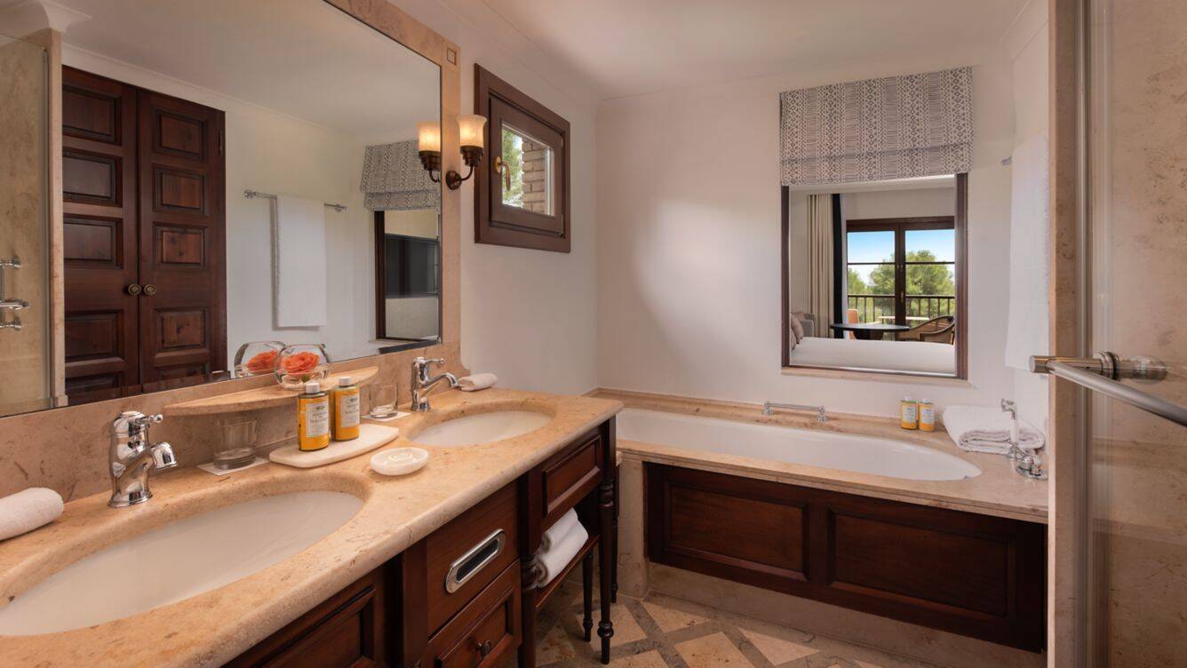 Deluxe Double Garden View Balcony