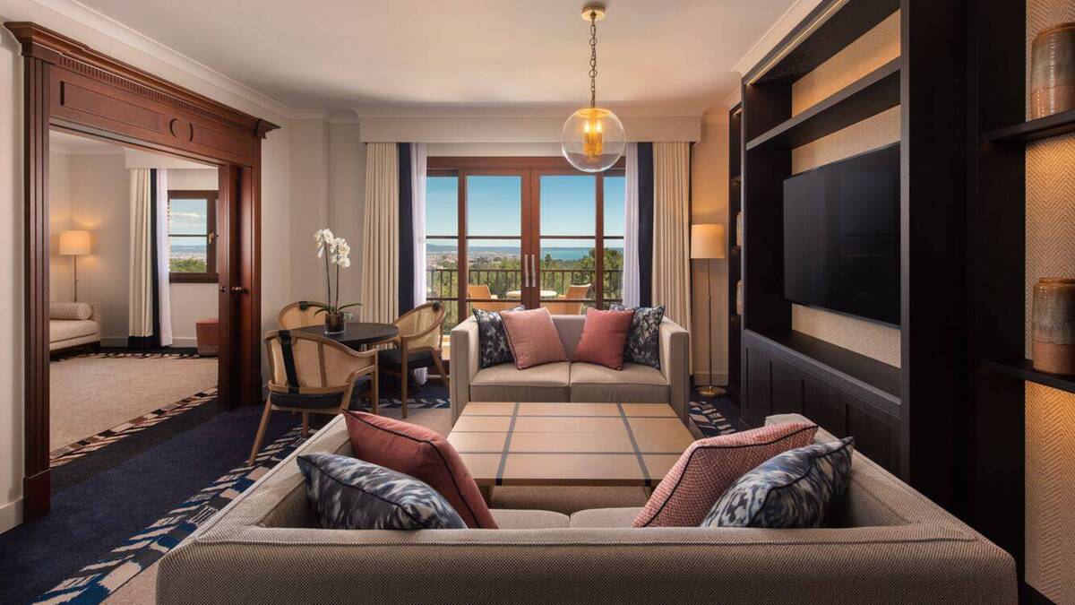 Deluxe Suite Sea View Balcony 