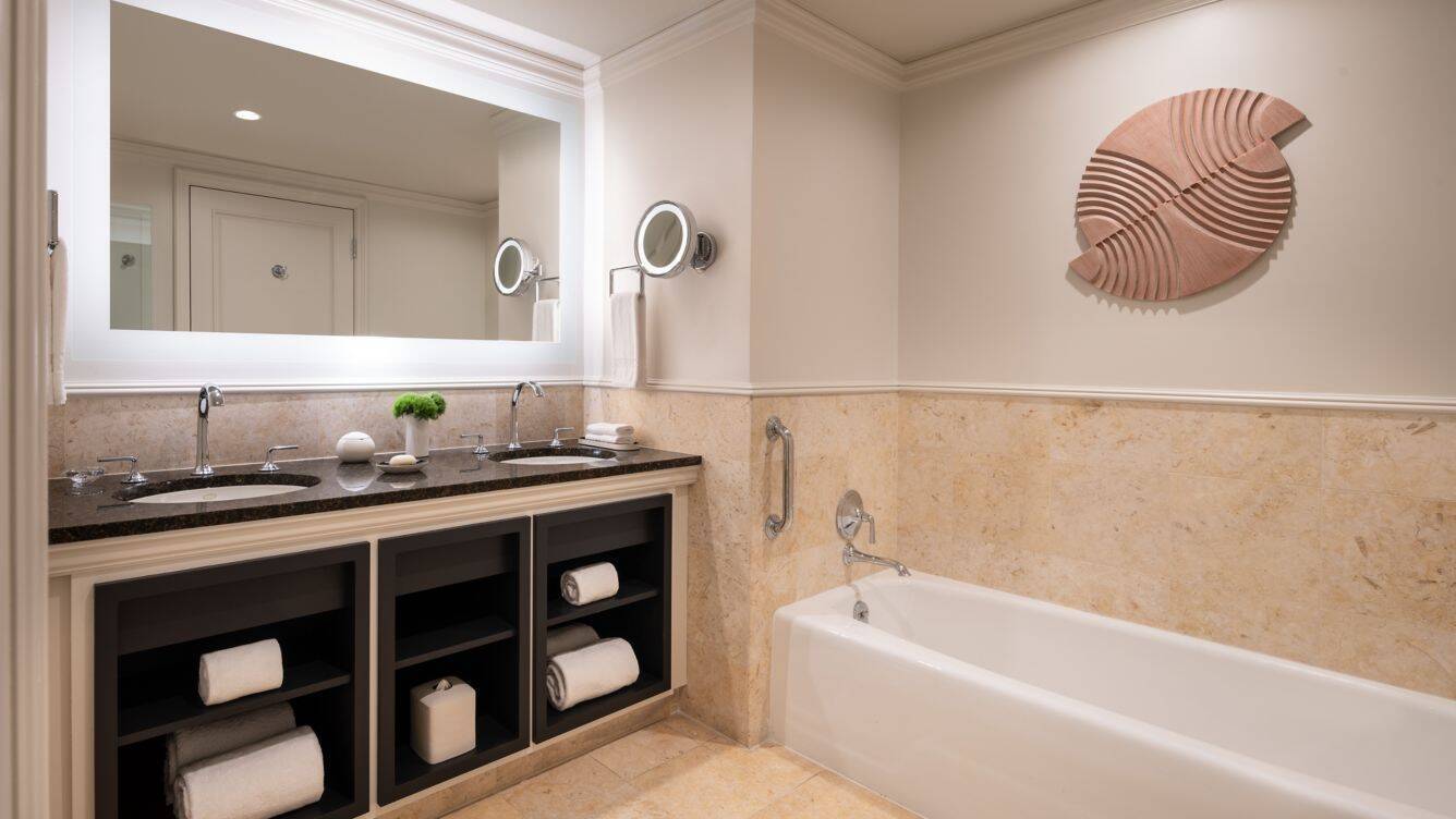 Garden View Guest room Two Queens Resort Tower Balcony