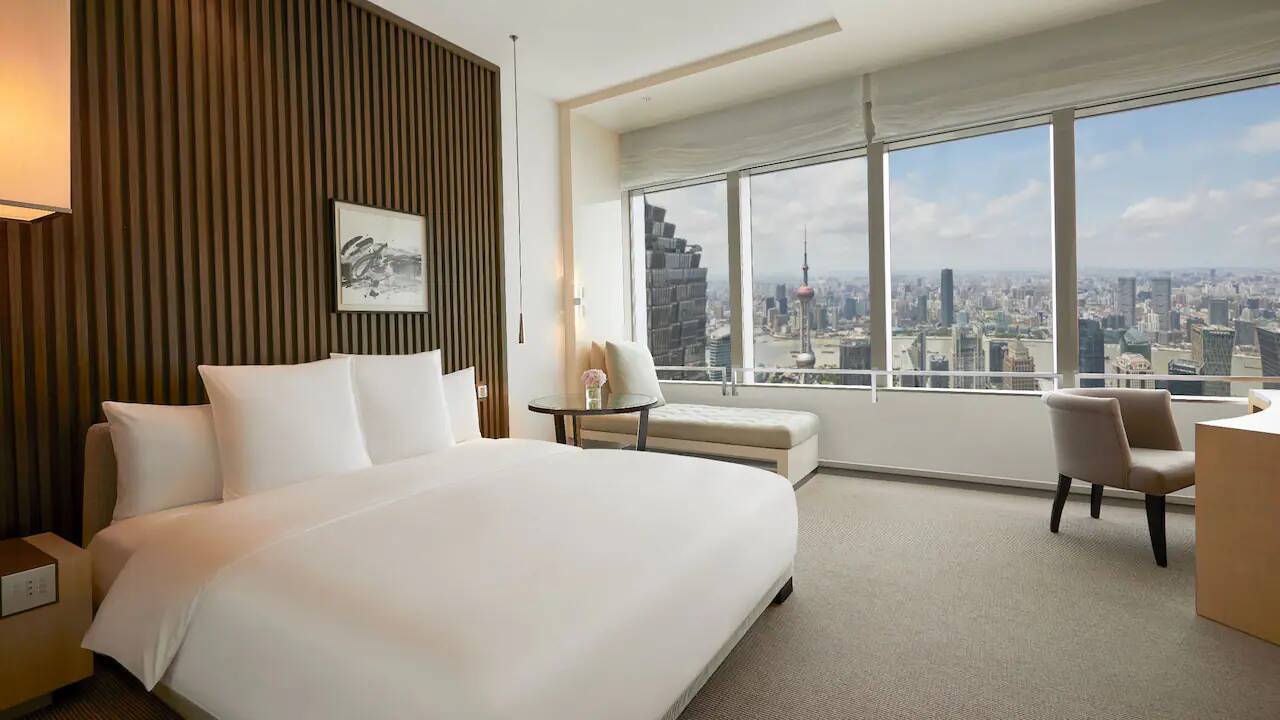 King Bed with Pearl Tower View