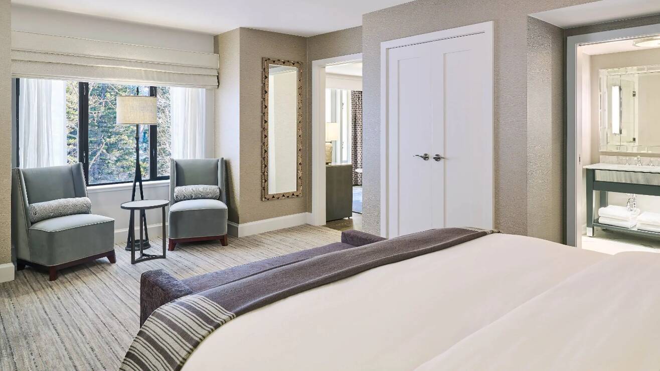 Mountain View Grand Suite King Bed