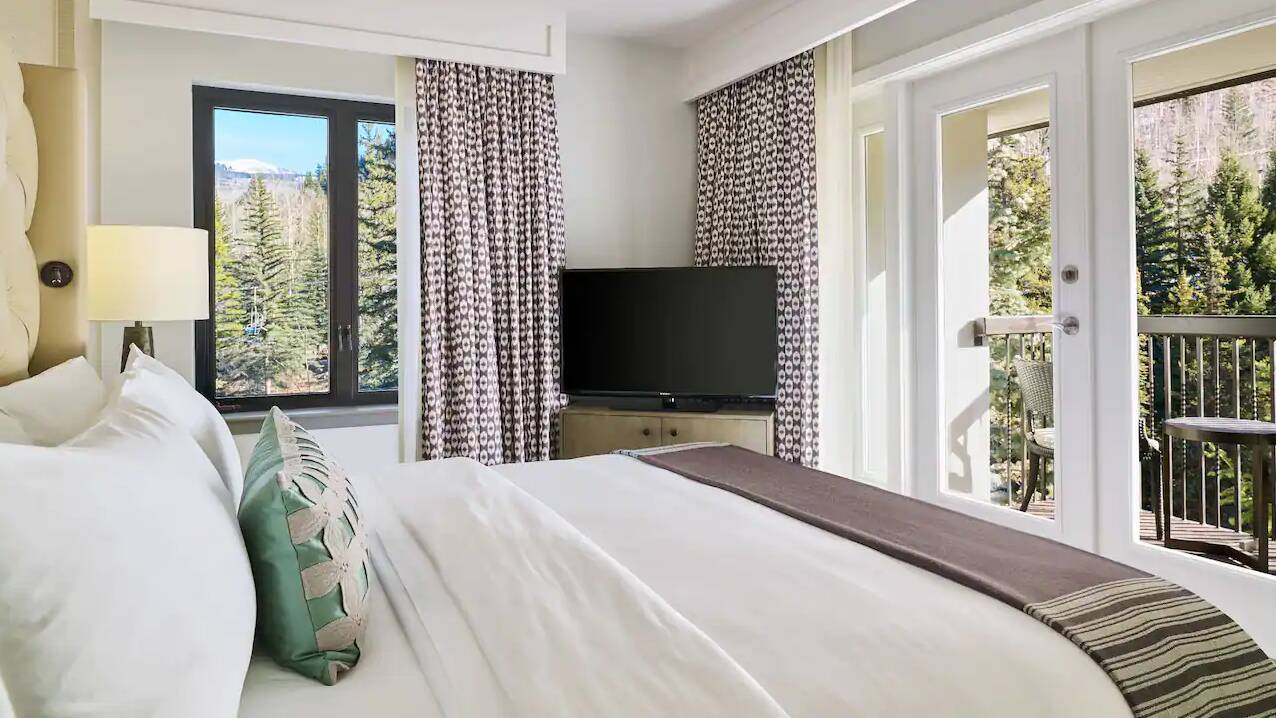 Mountain View Executive Suite with One King Bed