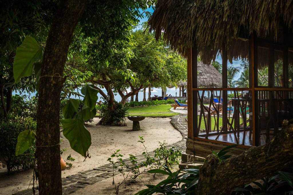 Poolside Seaview Cottage 