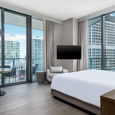 Bay King Room