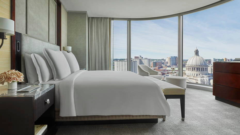 Back Bay Corner Suite King