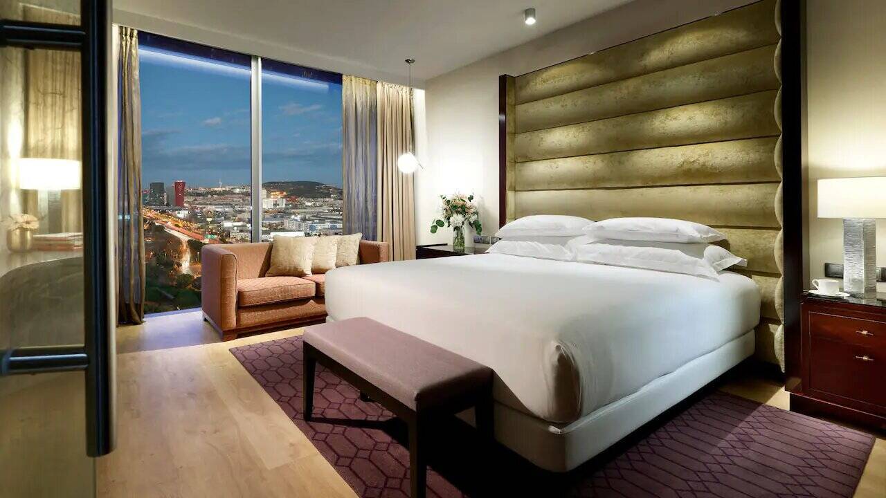 King Bed High Floor Deluxe City View