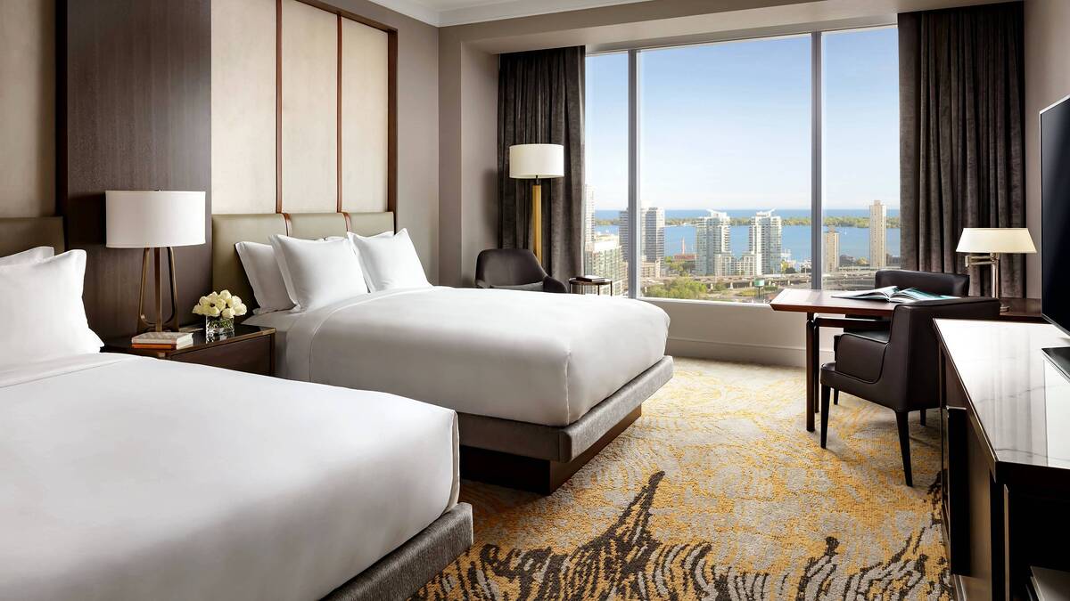 Club Lake Ontario  Room Two Queens