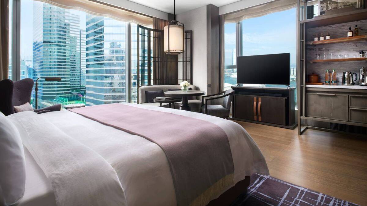 Guest room King City view Corner room