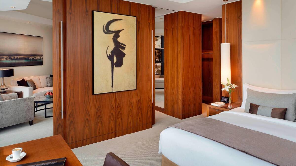 Executive Corner Suite