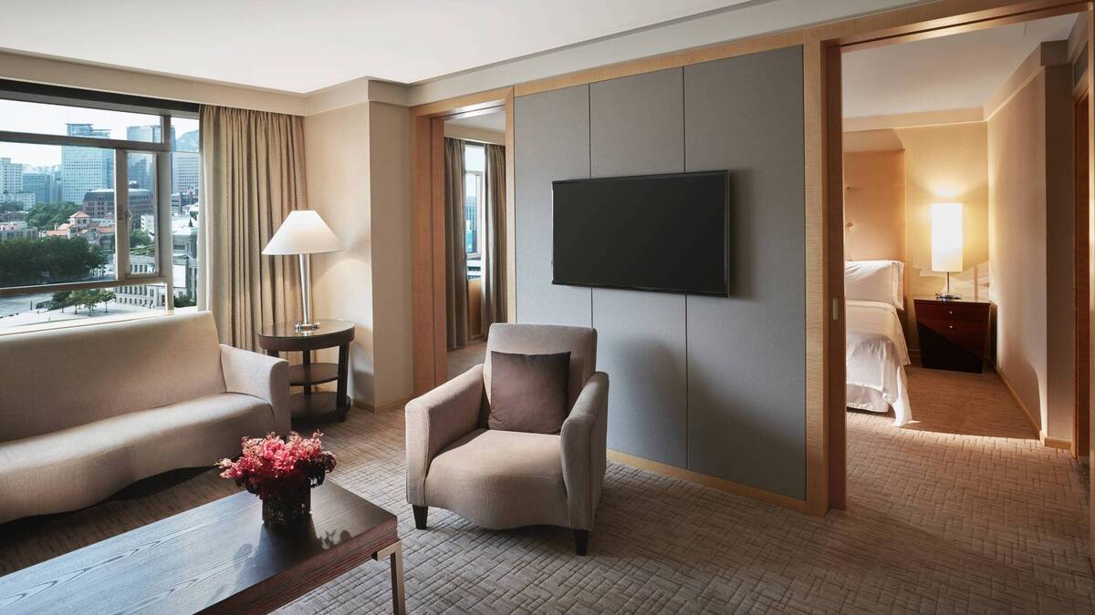 Club Executive Suite City view