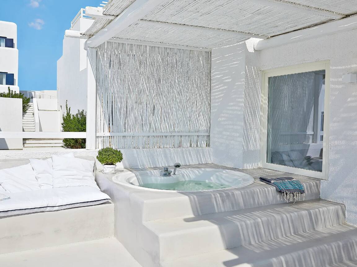 Exclusive Bungalow Suite with outdoor Hydro-Massage Bathtub