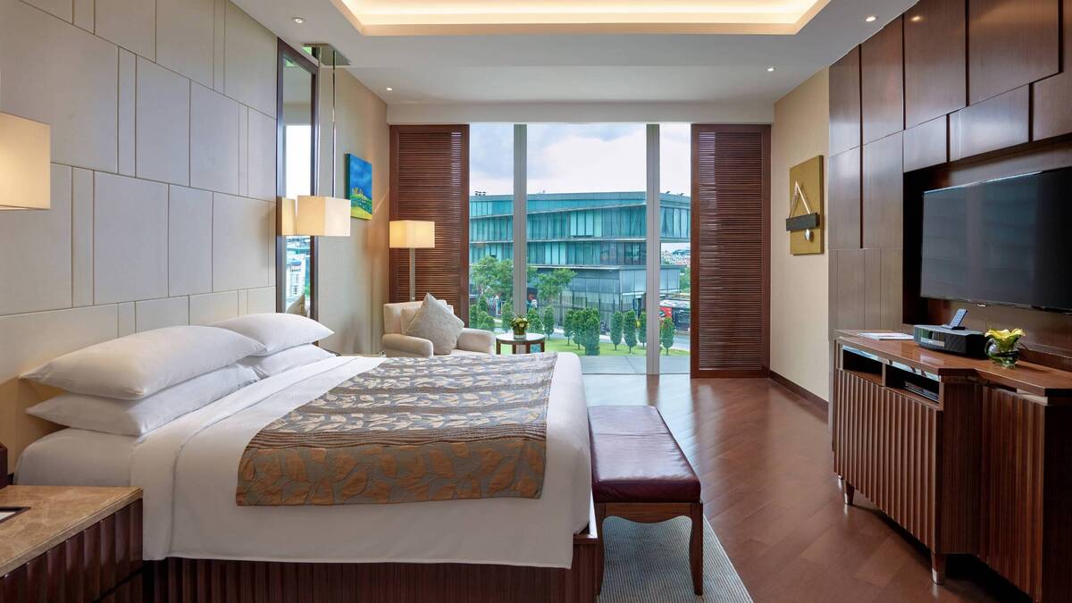 EXECUTIVE LOUNGE ACCESS FAMILY ROOM