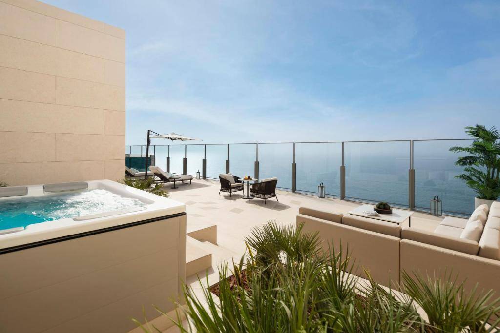 Skyscape Penthouse Sea view