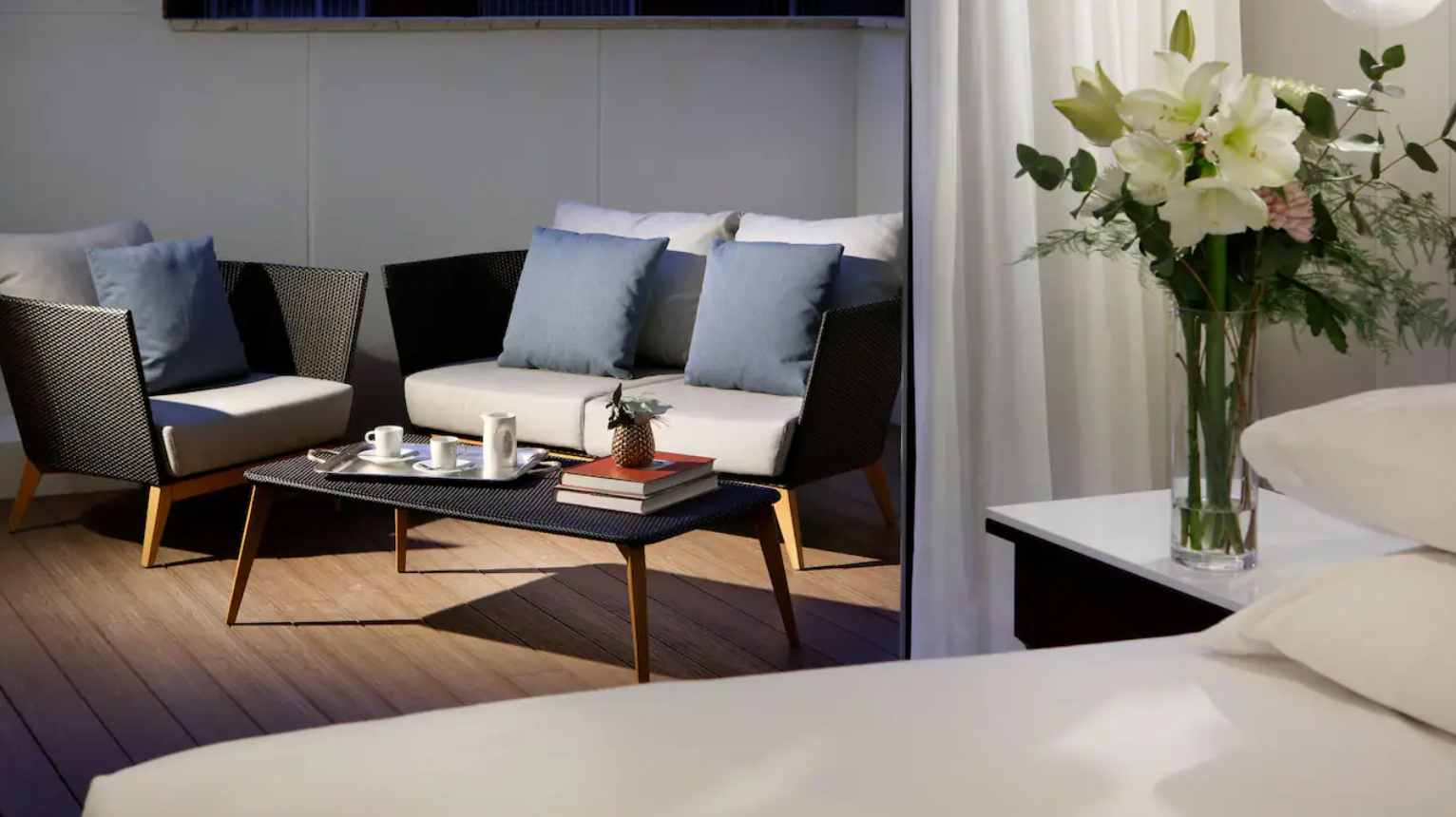Deluxe King with Terrace