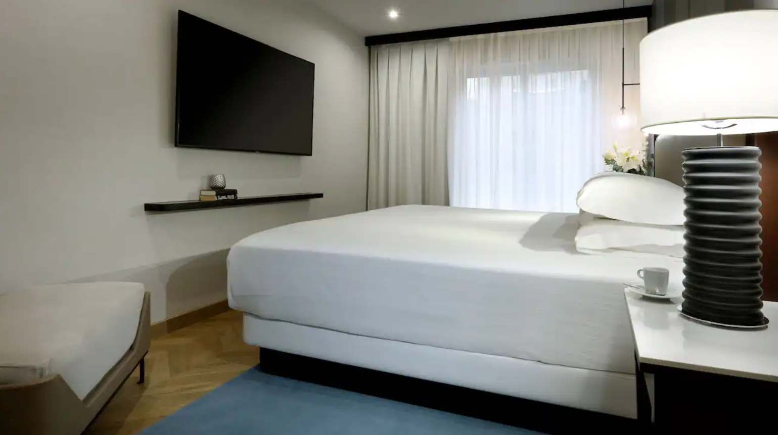 Deluxe King with Terrace