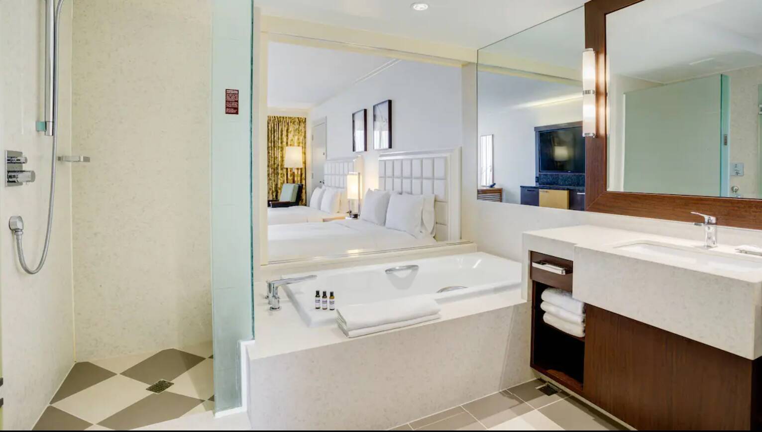 Ocean Front Deluxe Two Twin Bed Room