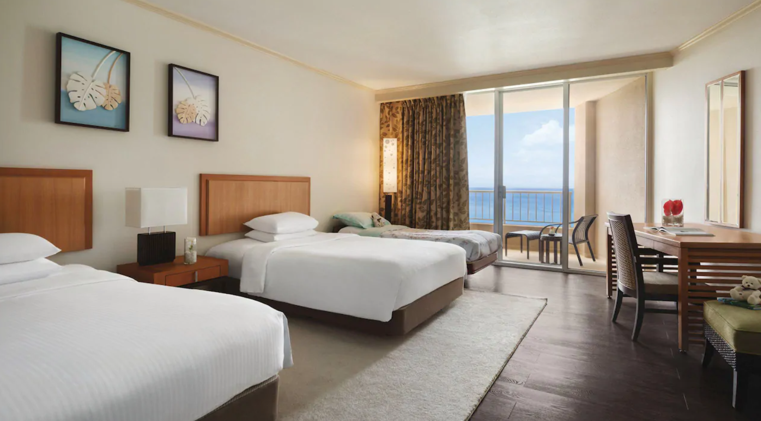Family Club Access Two Twin Beds