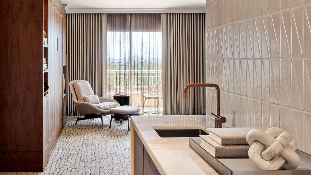 Studio Suite, 1 King, Murphy, Sofa bed