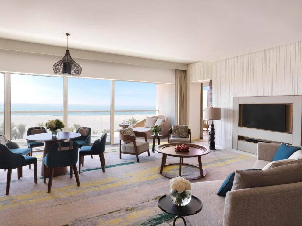 One Bedroom Suite Club Lounge Access Sea View 1 King