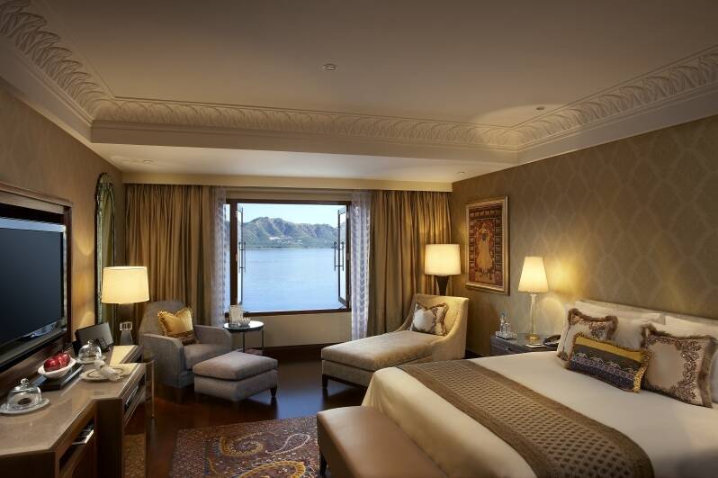 Grande Heritage Lake View Room