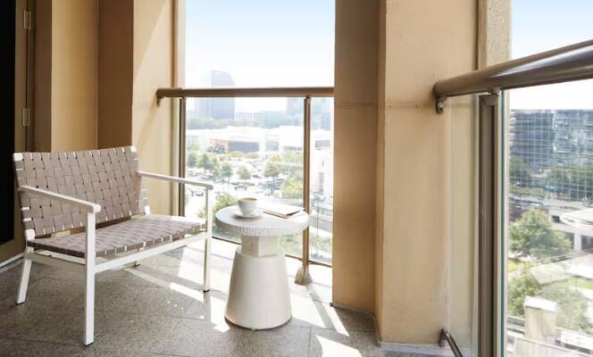 Junior Suite Balcony King Mobility and Hearing Access Roll-in Shower