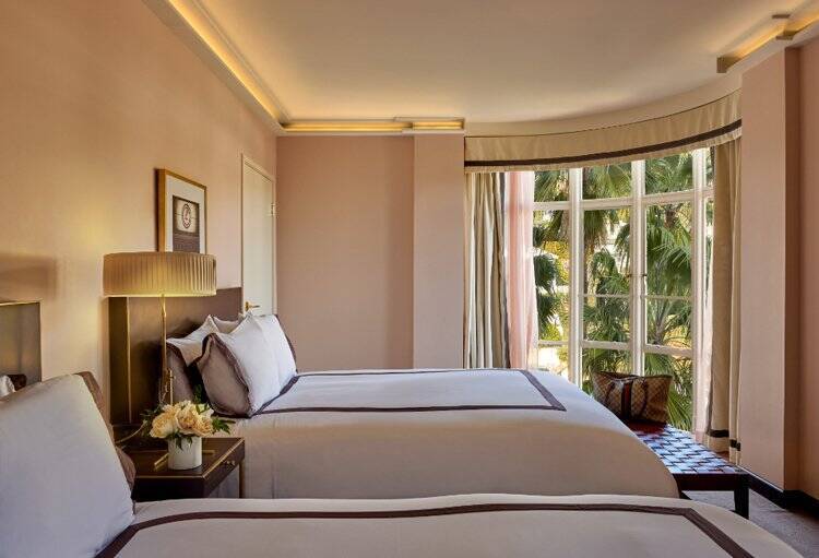 Deluxe Queen Suite
