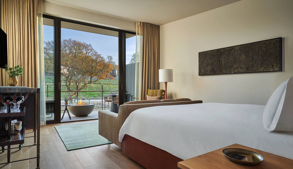Deluxe Mountain King Room