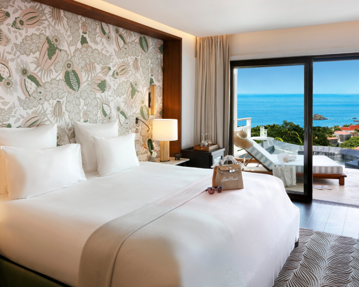 Junior Suite pool & sea view