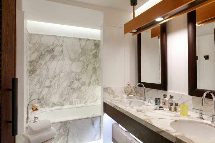Junior Suite pool & sea view
