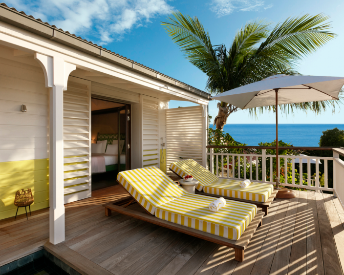 Deluxe Suite pool & sea view
