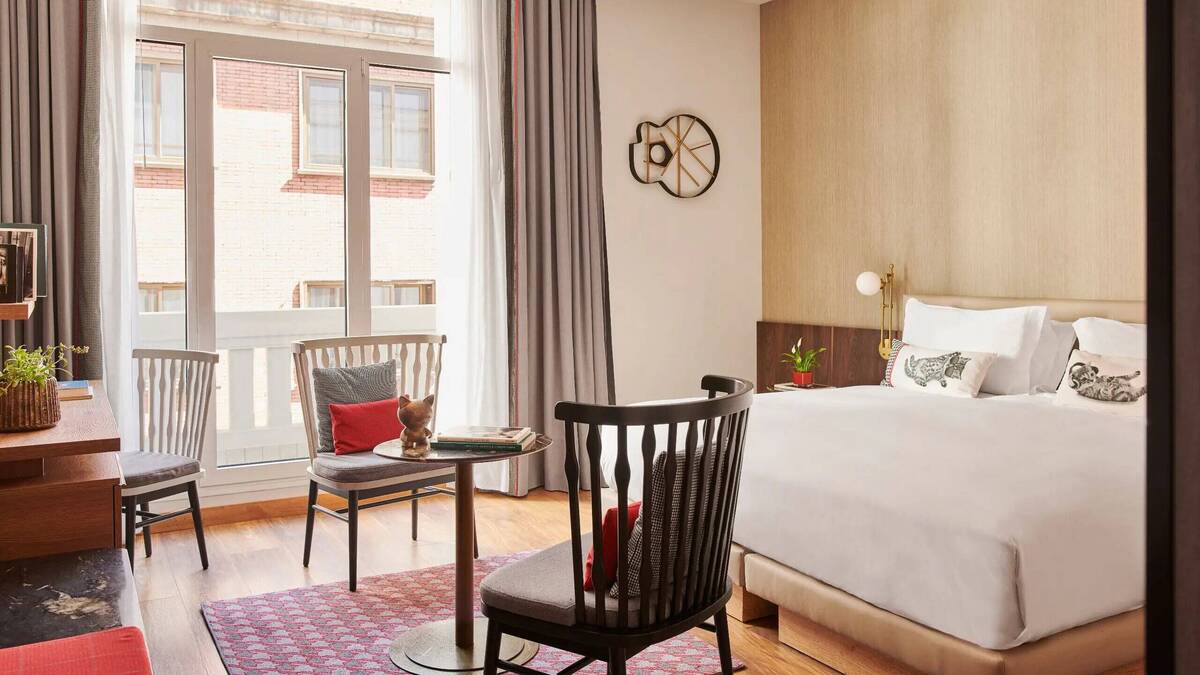King Balcony Room 