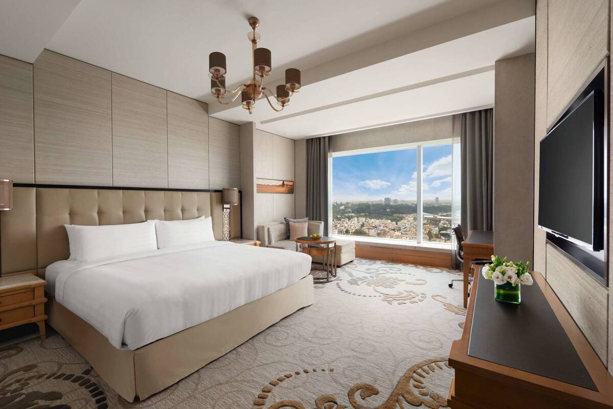 Deluxe King Room City View