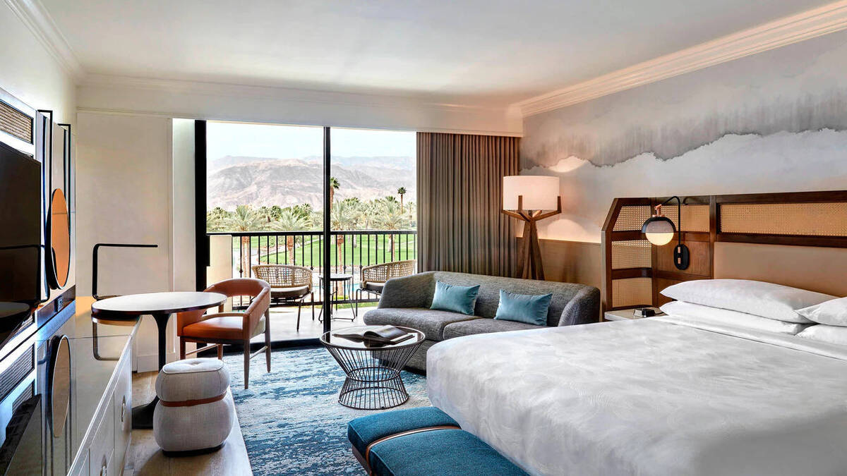Signature View King Guest Room, Pool View, Balcony