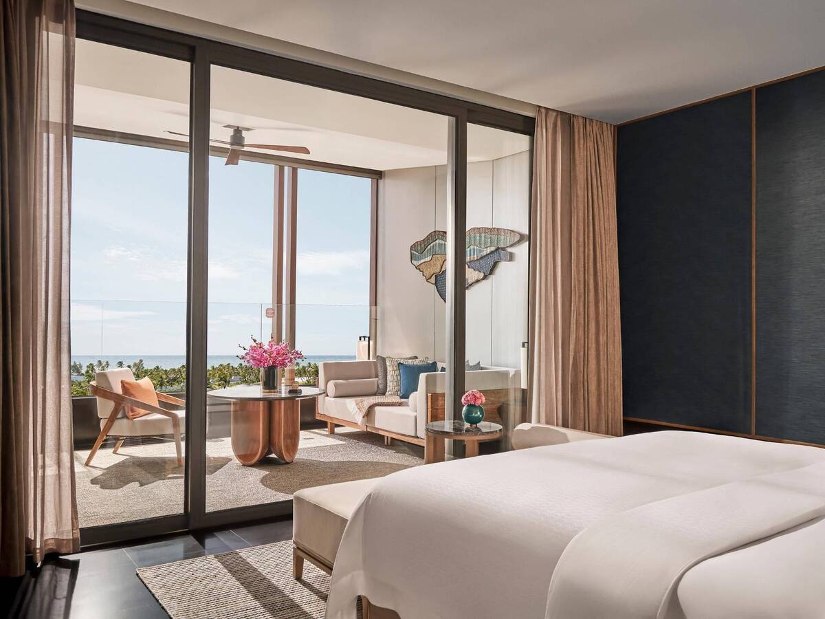 One King Ocean View Accessible Suite