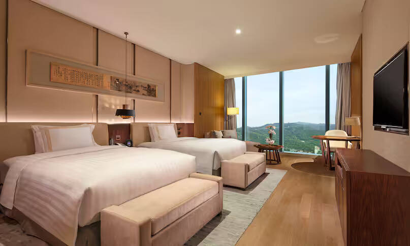 TWO QUEEN BEDS PREMIER CITY ATTRACTIONS VIEW
