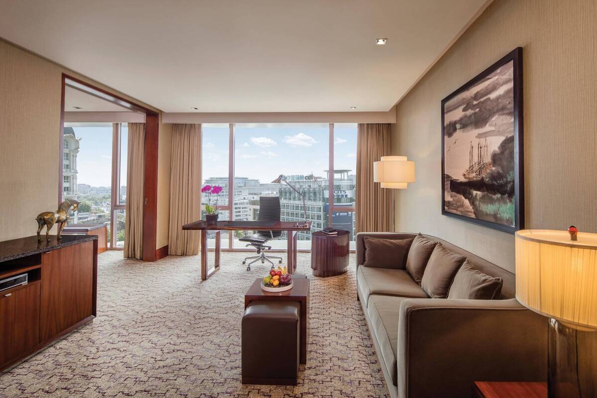 KING REGENT CLUB SUITE