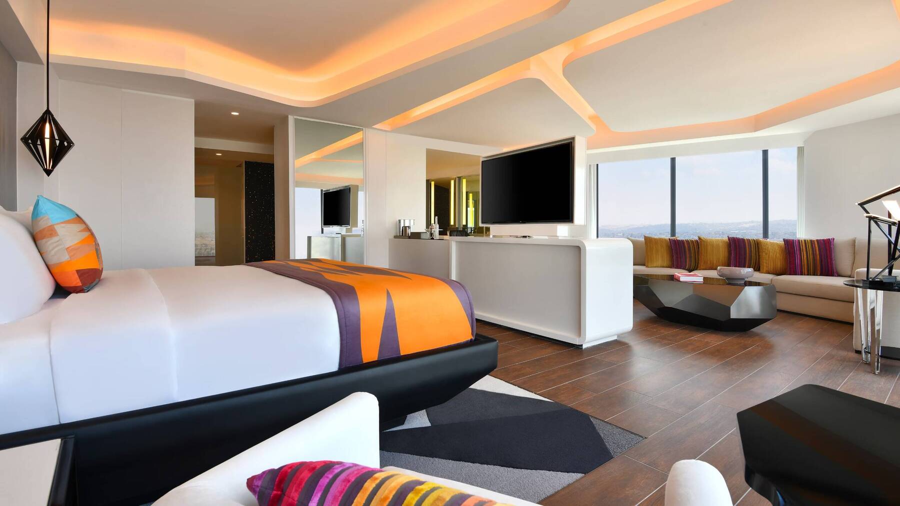 W SUITE