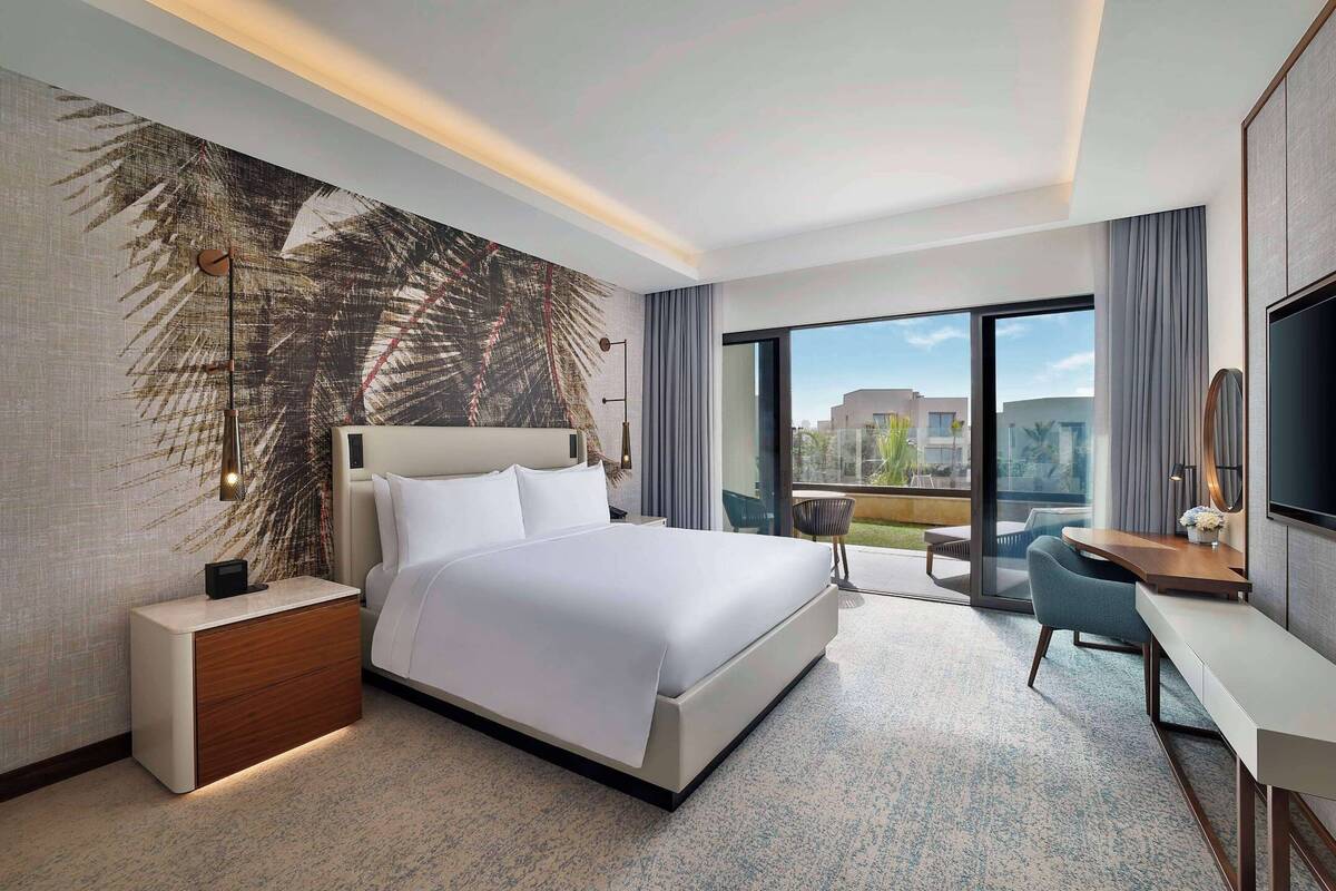 KING DELUXE ACCESSIBLE ROOM