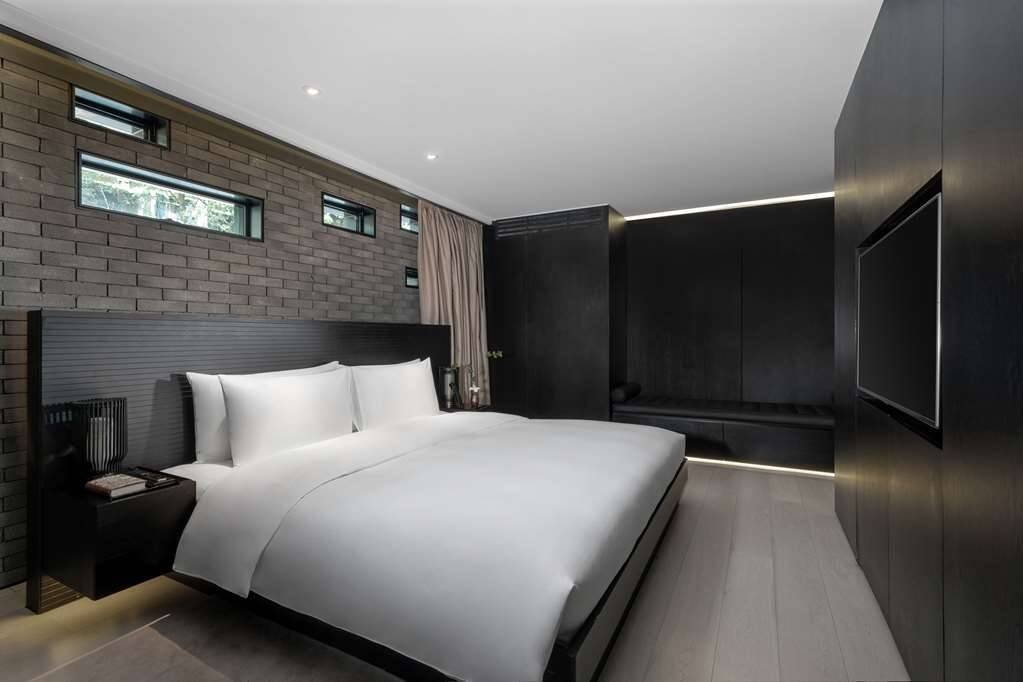 Deluxe Courtyard Suite